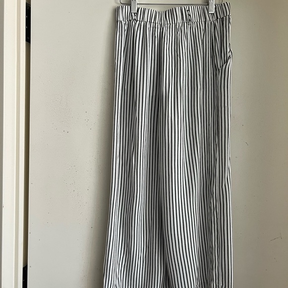 ARITZIA Wilfred Faun Pants in Black Stripe - Picture 9 of 11